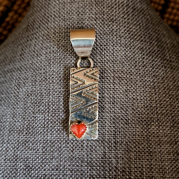 Beautiful Native American Navajo Sterling and Coral Pendant ❤️ - Picture 2 of 8
